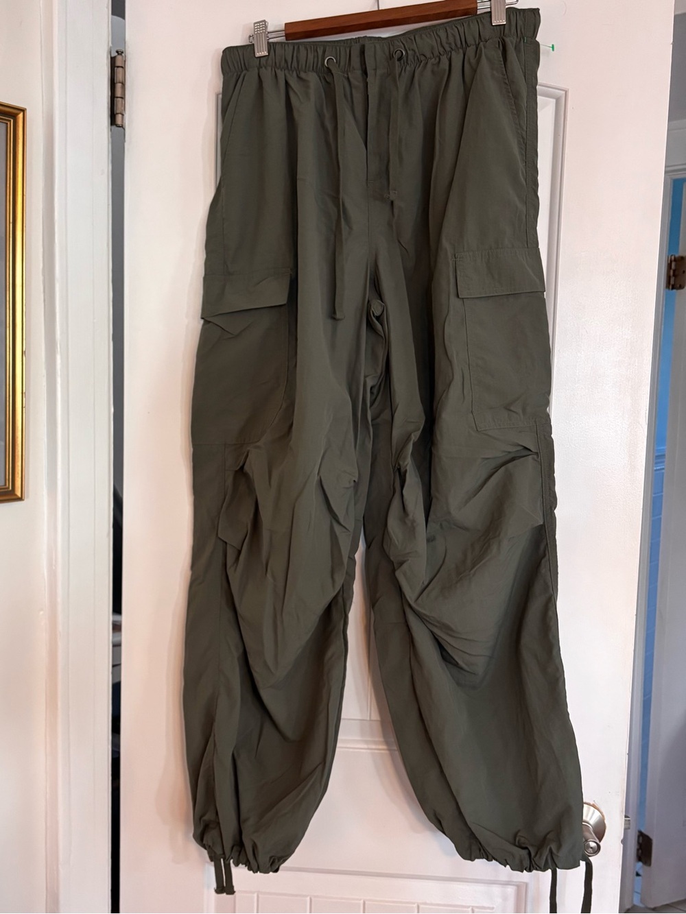 No Boundaries Olive Parachute Pants Men’s Size M